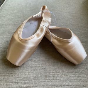 Brand New Gaynor Minden Pointe Shoes